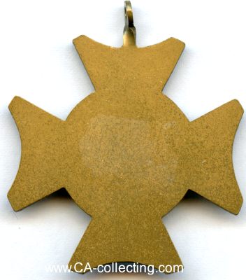 Photo 2 : ZEVEN. Kreuz mit Stadtwappen und Inschrift  'Vier...