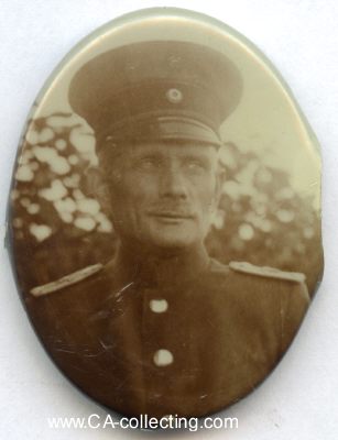 PHOTOMEDAILLON UM 1910. Brustporträt eines Offiziers...