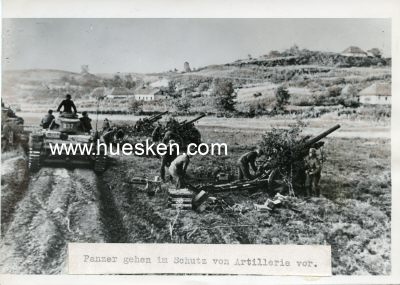 PK-PHOTO 13x18cm vom 15.8.1941: Panzer geht im Schutz der...