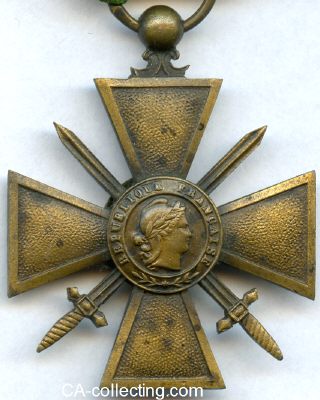 Photo 3 : KRIEGSKREUZ 1914-1917 (Croix de Guerre 1914-1917). Bronze...