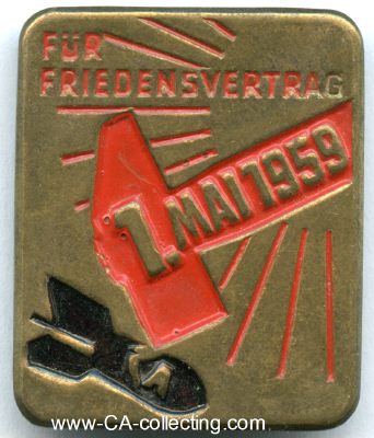 FDGB-ABZEICHEN ZUM 1. MAI 1959. Eisenblech vergoldet und...