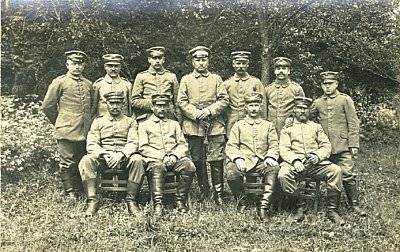PHOTO 9x13cm: Gruppe von 11 feldgrauen Soldaten.