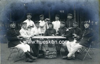 PHOTO 9x13cm: Gruppe Soldaten am Biertisch, 1911...