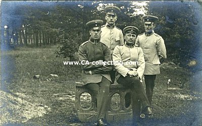 PHOTO 9x13cm: Vier Offiziere 'keep smiling'. 1907 als...