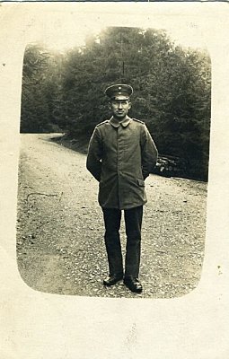 PHOTO 13x9cm: Feldgrauer Soldat. 1918 gelaufen.