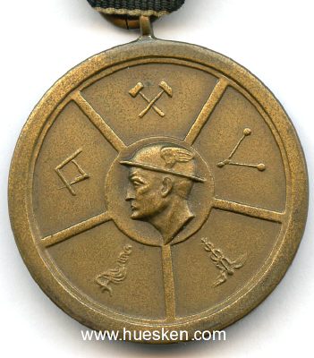 Photo 3 : HALBERSTADT. Medaille für Treue in der Arbeit der...