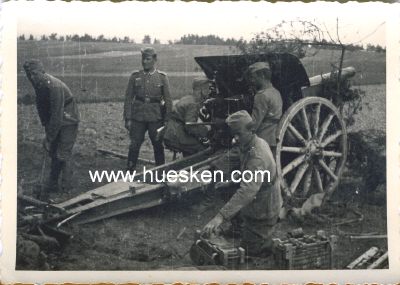 PHOTO 6x9cm: Artilleriegeschütz mit Bedienung.