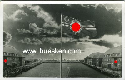 PHOTO-POSTKARTE 9x14cm: Reichskriegsflagge vor Kaserne