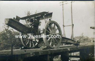 PHOTO 9x14cm: Feldgeschütz auf Eisenbahnwaggon.