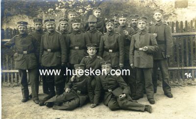 PHOTO 9x14cm: Gruppe feldgrauer Soldaten mit Jäger.
