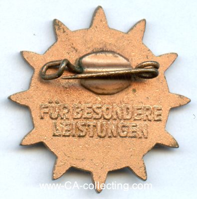 Foto 2 : DEMOKRATISCHER FRAUENBUND DEUTSCHLANDS (DFD). Bronzene...