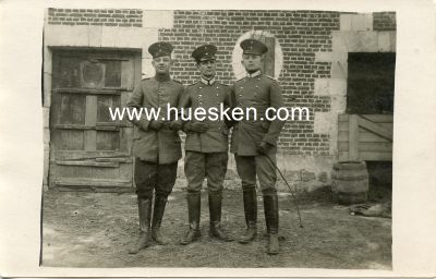 PHOTO 8x11cm: Drei Offiziere in Litewka.