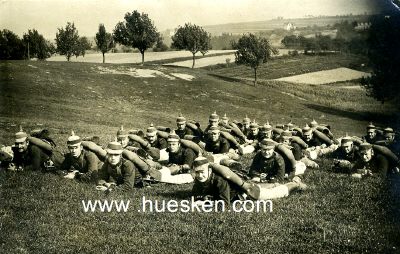 PHOTO-POSTKARTE Gruppe Soldaten bei der Ausbildung. 1913...