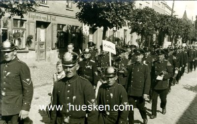 PHOTO 9x14cm: Feuerwehr-Abteilung 'Krakow' marschiert.