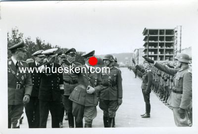 ADOLF HITLER - PHOTO 9x13cm: Hitler nebst Admiral...
