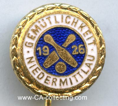 NIEDERMITTLAU. Goldene Ehrennadel des Kegelverein...