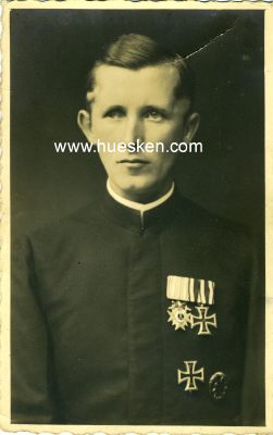 STUDIO-PHOTO 9x13cm eines Geistlichen mit Eisernen Kreuz...