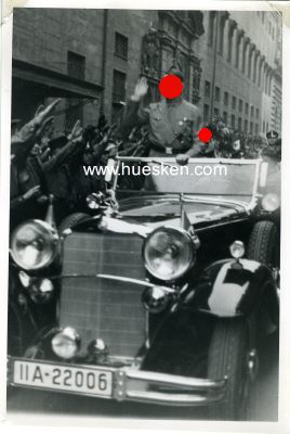 ADOLF HITLER - PHOTO 14x10cm: Hitler, vor jubelnder...