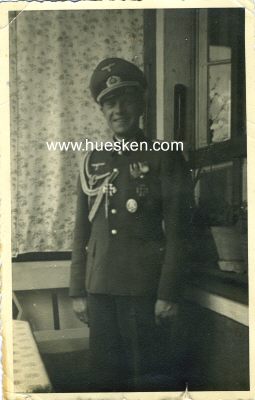 PORTRÄTPHOTO 13x8cm: Offizier mit Ordensspange und...