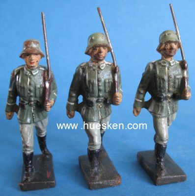 3 LINEOL-HEERES-SOLDATEN marschierend, mit Tornister,...
