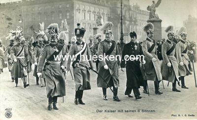 PHOTO-POSTKARTE Der Kaiser mit seinen 6 Söhnen. 1915...