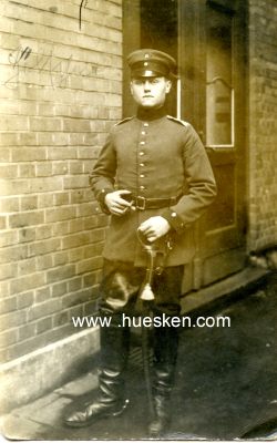 PHOTO 14x9cm: Soldat mit Säbel, 1917 als Feldpost...