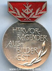 MEDAL FOR OUTSTANDING GST INSTRUCTOR SILVER.